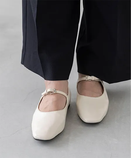 センターバックル パンプス
