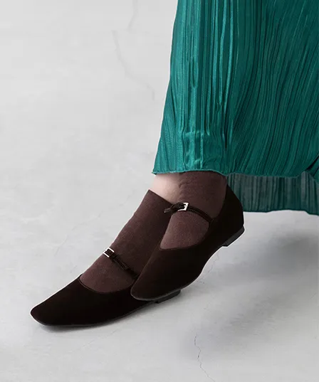 センターバックル パンプス