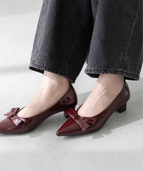 menue (メヌエ) リボンモチーフ ポインテッドトゥ ヒールパンプス