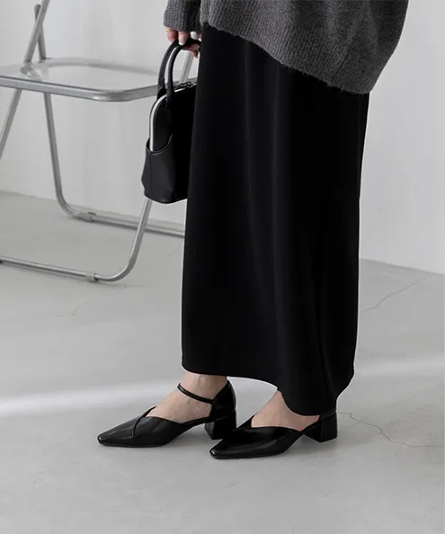 Vカット アンクルストラップ ヒール パンプス