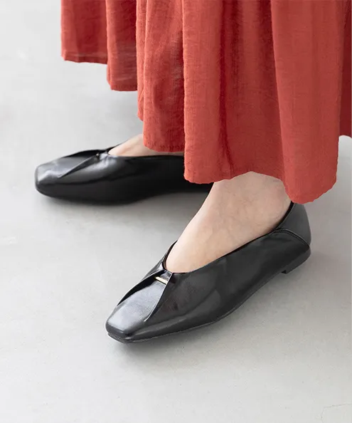 タックデザイン ゴールドバー 極やわ パンプス