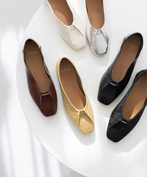 タックデザイン ゴールドバー 極やわ パンプス