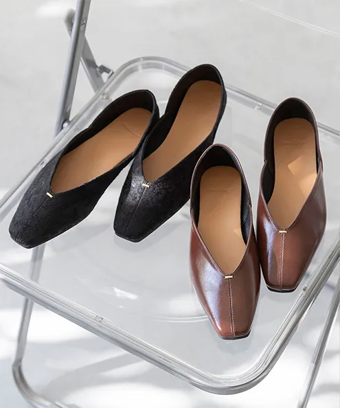 Vカット ゴールドアクセント 極やわパンプス