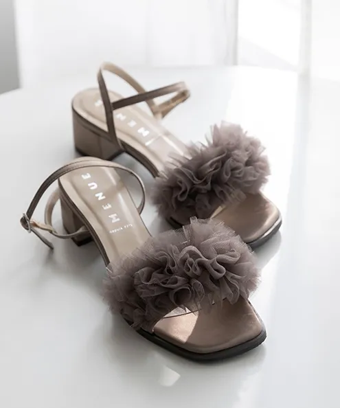 秒履き スクエアトゥ チュールフリル ストラップサンダル
