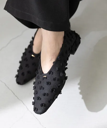 Uカット ゴールドアクセント ローヒール パンプス