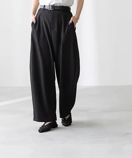 Uカット ゴールドアクセント ローヒール パンプス