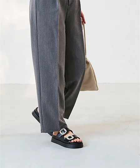 ビジューバックル 厚底サンダル